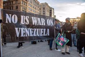 Người dân biểu tình phản đối cuộc chiến của Mỹ ở Venezuela. Ảnh: Joseph Prezioso/AFP.