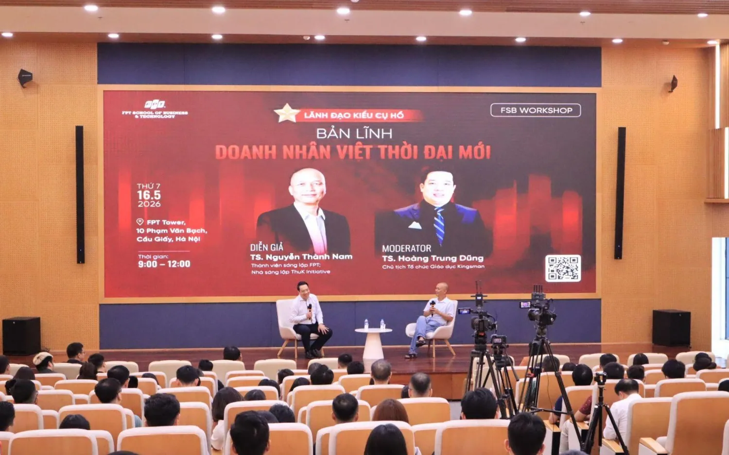 Buổi hội thảo “Lãnh đạo kiểu Cụ Hồ – Bản lĩnh Doanh nhân Việt thời đại mới” của Viện Quản trị & Công nghệ FSB thuộc Trường Đại học FPT. Ông Nguyễn Thành Nam ngồi ở bên phải. Nguồn ảnh: Ánh Dương/CafeBiz.