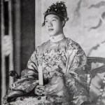Hoàng đế Bảo Đại, năm 1928. Nguồn ảnh: anom.archivesnationales.culture.gouv.fr.