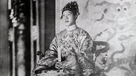 Hoàng đế Bảo Đại, năm 1928. Nguồn ảnh: anom.archivesnationales.culture.gouv.fr.